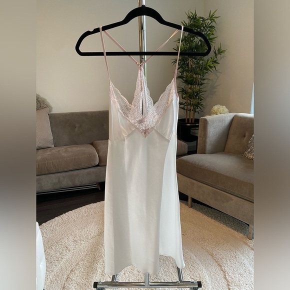 White and Pink Mrs. Robe with Chemise Set Size Medium Linea Donatella - Picture 7 of 14